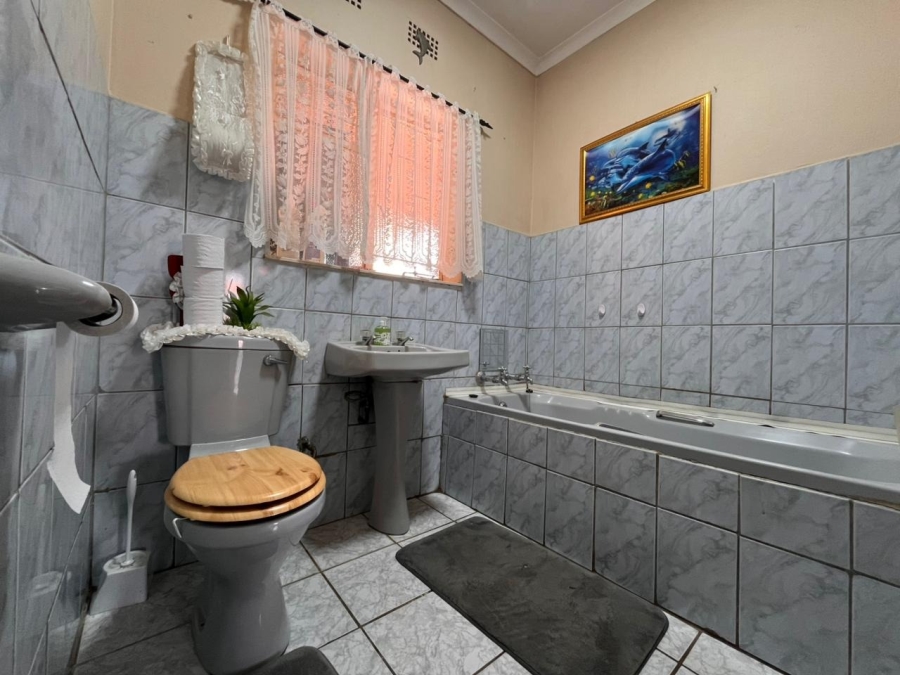 3 Bedroom Property for Sale in Geelhoutpark North West